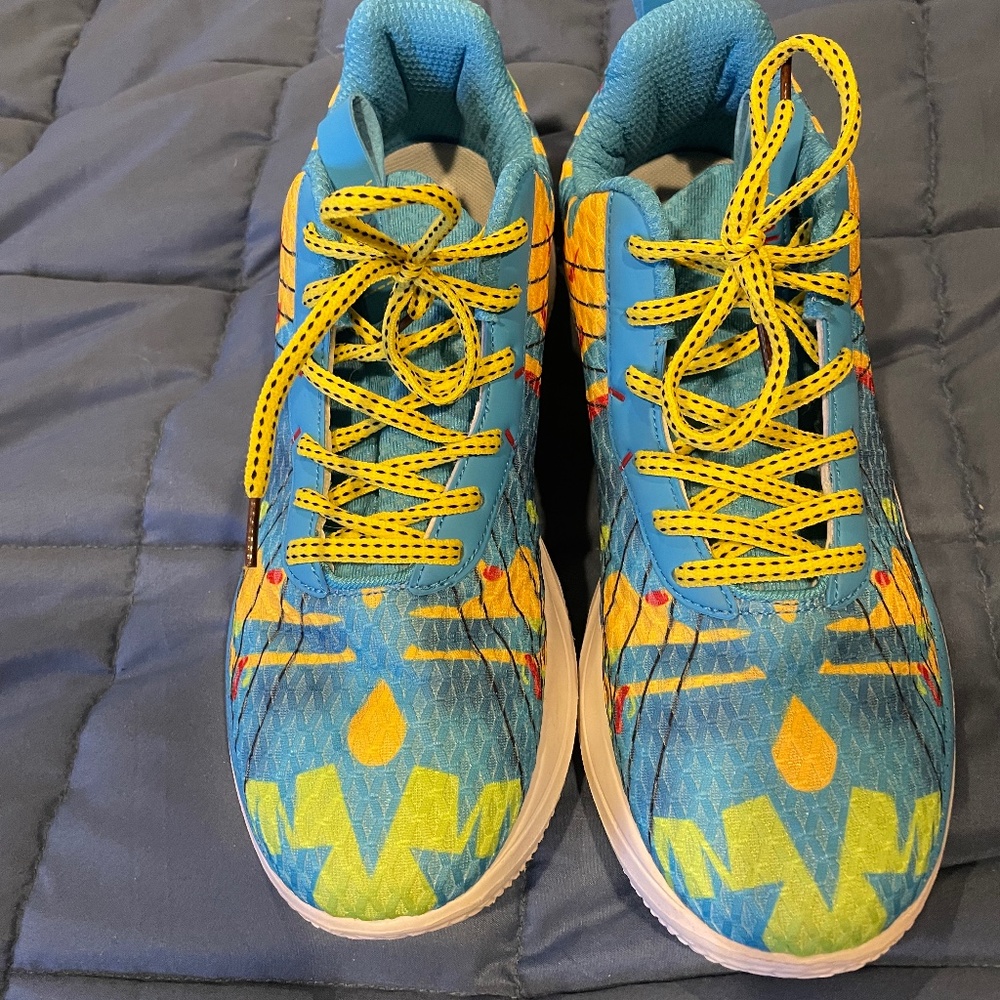 Men’s basketball shoes